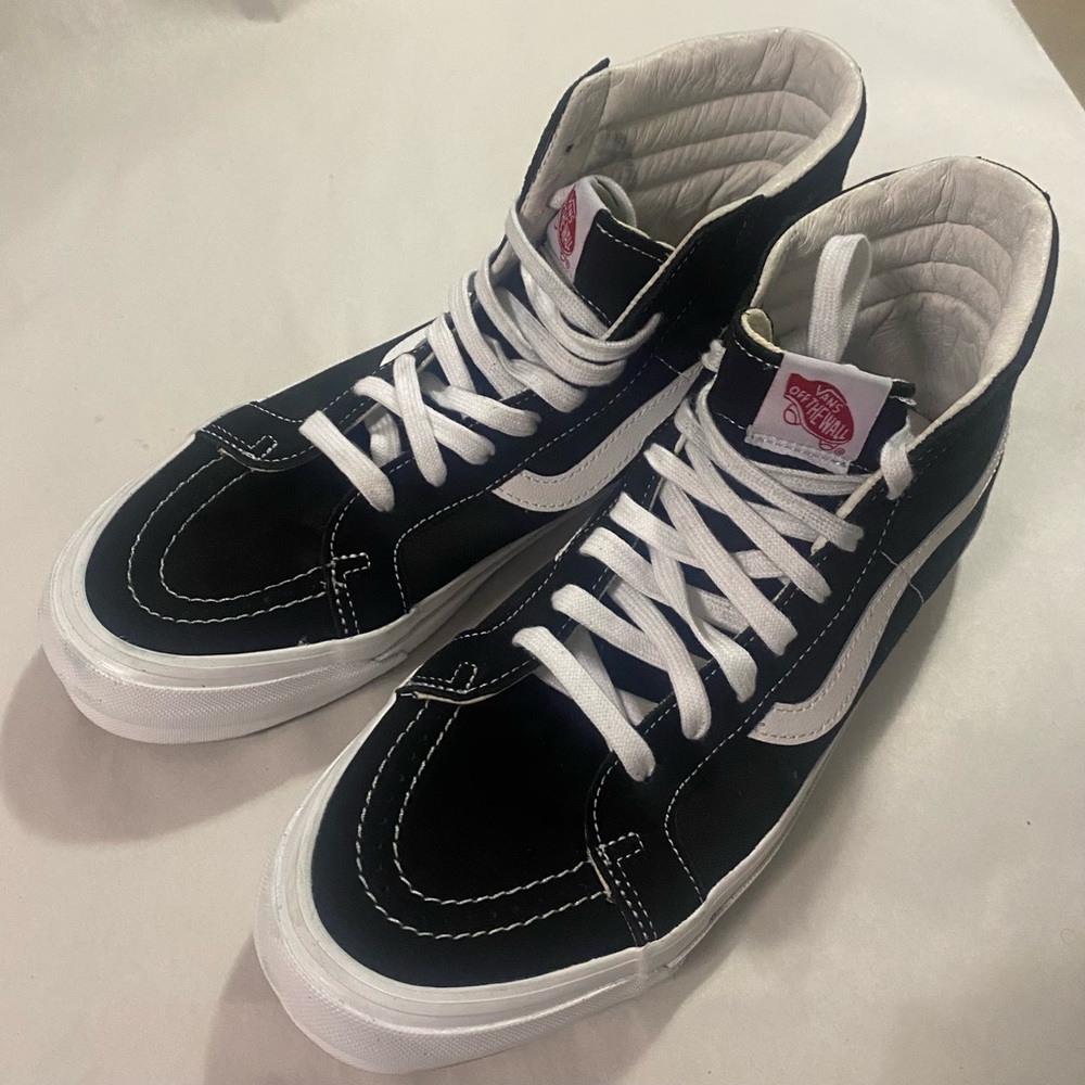 Vans off the walls original World’s#1 Skateboard shoe SK8-HI 11.5US Men